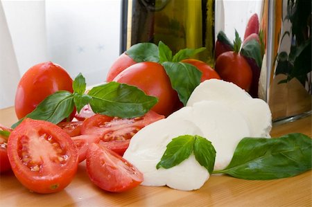 simsearch:400-07485939,k - fresh italian mozzarella cheese salad with basil leaves and olive oil Stock Photo - Budget Royalty-Free & Subscription, Code: 400-05065050
