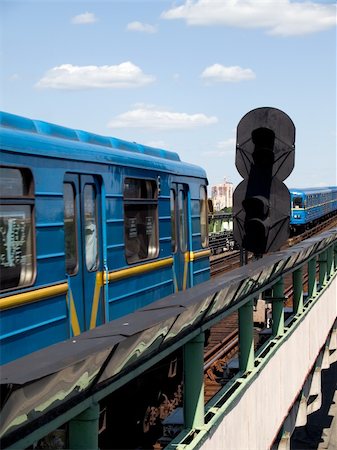 dragunov (artist) - The metro train arriving to the station Photographie de stock - Aubaine LD & Abonnement, Code: 400-05065063