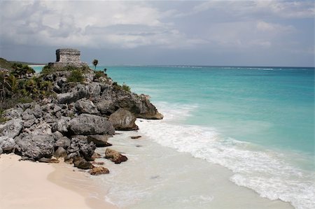 simsearch:851-02958595,k - A shot of the Tulum ruins and beautiful turquoise Caribbean Sea. (Mayan Ruins, Mexico) Photographie de stock - Aubaine LD & Abonnement, Code: 400-05065328