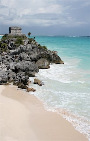 A shot of the Tulum ruins and beautiful turquoise Caribbean Sea. (Mayan Ruins, Mexico) Stockbilder - Microstock & Abonnement, Bildnummer: 400-05065329