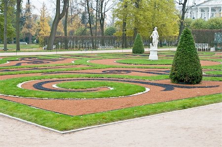pushkin - Decorative flower-bed in park of Pushkin, a famous town near St-Petersburg Stock Photo - Budget Royalty-Free & Subscription, Code: 400-05065428