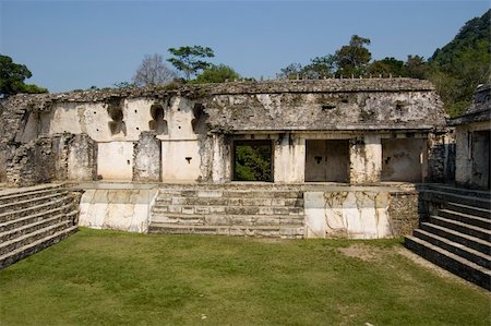 simsearch:400-03967235,k - King Pakal castle detail showing the courtyard and main entrance at Palenque ruins Photographie de stock - Aubaine LD & Abonnement, Code: 400-05065955