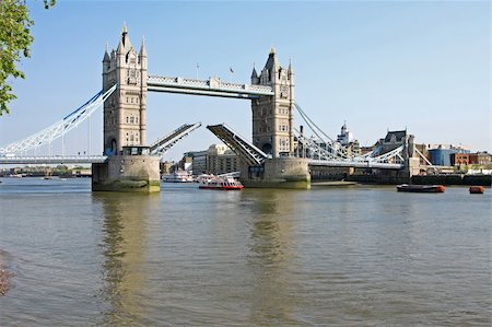 simsearch:400-05184120,k - The attraction Tower bridge in London is open Photographie de stock - Aubaine LD & Abonnement, Code: 400-05067280