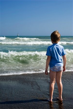 simsearch:400-04062793,k - The boy looks at a sail Photographie de stock - Aubaine LD & Abonnement, Code: 400-05067919