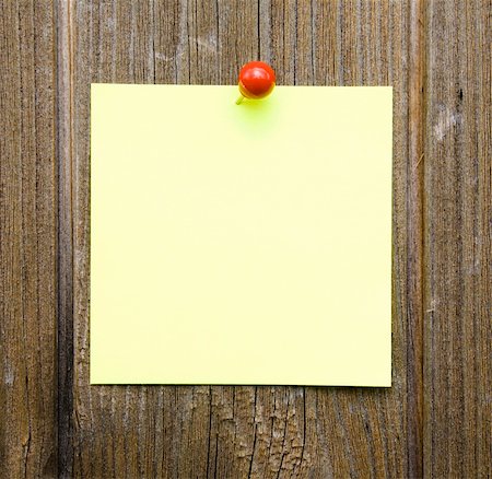 simsearch:400-04715723,k - Yellow Note On Wooden Background. Ready for your message. Photographie de stock - Aubaine LD & Abonnement, Code: 400-05068533