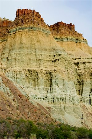 simsearch:400-04564516,k - Cathedral rock in the John Day Fossil Beds National Monument Photographie de stock - Aubaine LD & Abonnement, Code: 400-05068687