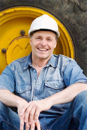 A construction worker sitting down and taking a break from his work.He is very handsome and has a great smile. Foto de stock - Super Valor sin royalties y Suscripción, Código: 400-05068782