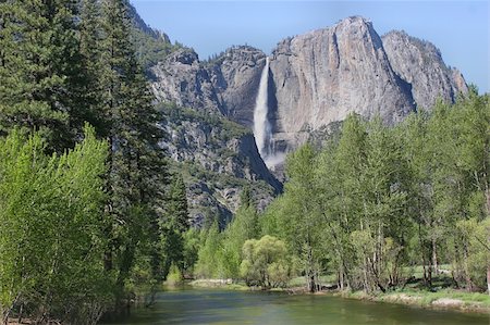 simsearch:400-05079429,k - Yosemite Falls in Yosemite National Park in California Foto de stock - Royalty-Free Super Valor e Assinatura, Número: 400-05068888