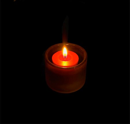 simsearch:400-05735988,k - candle glowing on the dark Photographie de stock - Aubaine LD & Abonnement, Code: 400-05069705