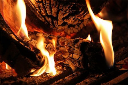 simsearch:400-03971021,k - Wood logs as being burnt in a fireplace Foto de stock - Super Valor sin royalties y Suscripción, Código: 400-05060717