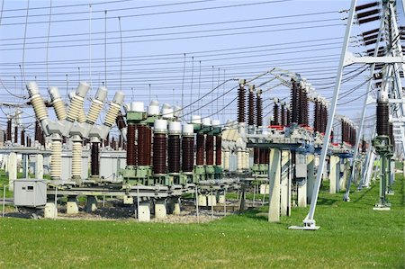 simsearch:614-06624706,k - Electric power transformation substation with blue sky and green grass Photographie de stock - Aubaine LD & Abonnement, Code: 400-05060850