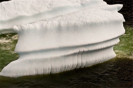 A close view of a massive iceberg stuck in a small bay off the coast of Newfounland, Canada. Stockbilder - Microstock & Abonnement, Bildnummer: 400-05062211