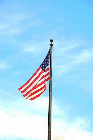 simsearch:400-08998198,k - An American Flag flying on a clear sunny day Foto de stock - Super Valor sin royalties y Suscripción, Código: 400-05062320