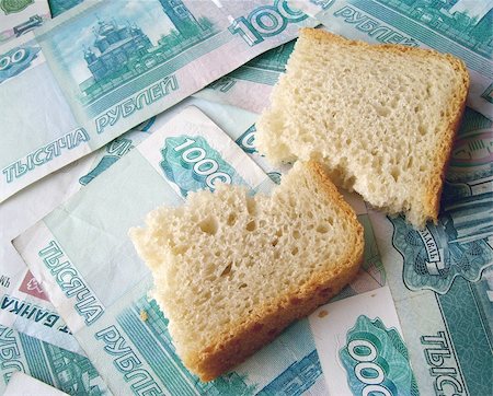 simsearch:400-05333156,k - The piece of bread, laying on banknotes of Russia Photographie de stock - Aubaine LD & Abonnement, Code: 400-05062518