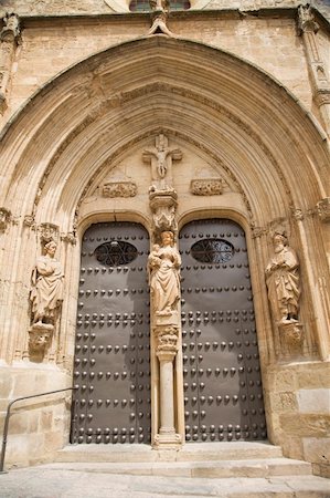 simsearch:400-05355685,k - front door of a church at chinchilla village in albacete spain Fotografie stock - Microstock e Abbonamento, Codice: 400-05063182