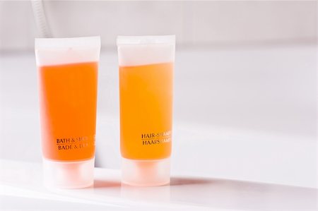 simsearch:400-08133885,k - Orange translucent bottles of bath- and showergel Photographie de stock - Aubaine LD & Abonnement, Code: 400-05063384