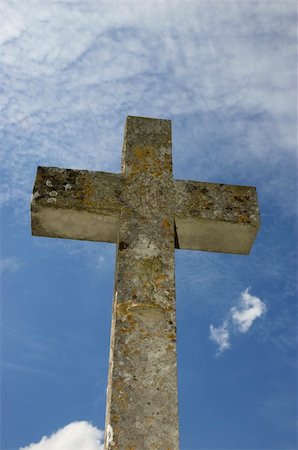 simsearch:400-06177063,k - stone cross in a church yard Foto de stock - Royalty-Free Super Valor e Assinatura, Número: 400-05063528