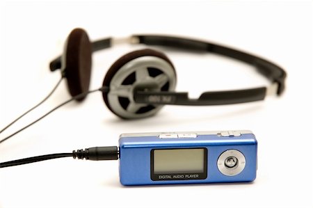 simsearch:400-04087054,k - Portable digital audio player Photographie de stock - Aubaine LD & Abonnement, Code: 400-05063534