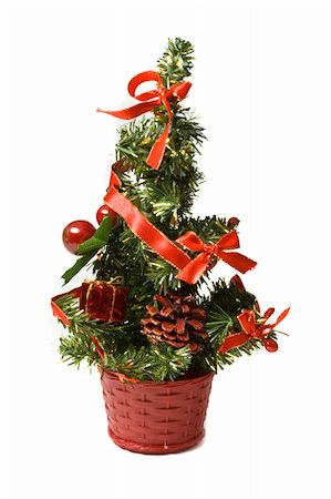simsearch:400-04754736,k - Little decorative fir in the basket. Isolated on white background Photographie de stock - Aubaine LD & Abonnement, Code: 400-05063572