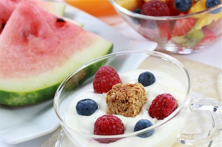 simsearch:400-08110674,k - Healthy breakfast or snack - yogurt with fruits Stockbilder - Microstock & Abonnement, Bildnummer: 400-05063610
