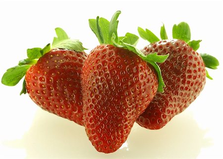 simsearch:400-05168860,k - Close up shot of three ripe strawberry over white background Photographie de stock - Aubaine LD & Abonnement, Code: 400-05075289