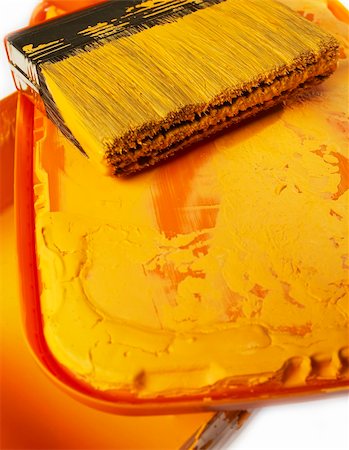 simsearch:400-05700794,k - Painted can and paint brush Photographie de stock - Aubaine LD & Abonnement, Code: 400-05076278