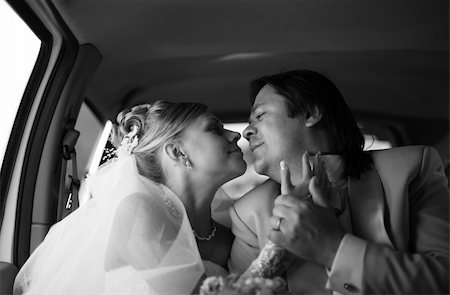 simsearch:400-04440941,k - The bride with the groom in the automobile Fotografie stock - Microstock e Abbonamento, Codice: 400-05077450