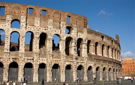 simsearch:400-04007617,k - Colosseum in Rome over blue sky with clouds Stockbilder - Microstock & Abonnement, Bildnummer: 400-05078391