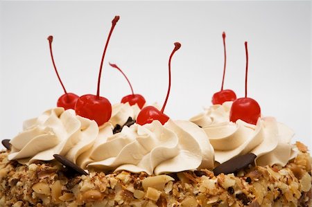 Sweet pie with cherries and chocolate close-up Photographie de stock - Aubaine LD & Abonnement, Code: 400-05078670