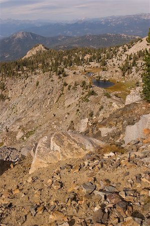 sierra - Kaiser Wilderness offers spectacular views, soaring peaks and fine hiking, fishing and backcountry camping opportunities. Foto de stock - Royalty-Free Super Valor e Assinatura, Número: 400-05079424