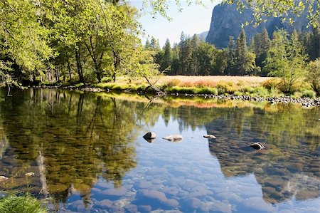 Yosemite Valley is a world-famous scenic location in the Sierra Nevada mountains of California. Photographie de stock - Aubaine LD & Abonnement, Code: 400-05079427
