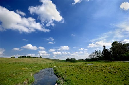 Smalle river and cloudy sky Stockbilder - Microstock & Abonnement, Bildnummer: 400-05079740