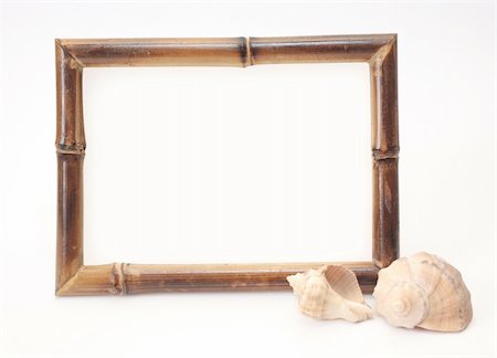 Frame from a bamboo and two shells. Object over white Photographie de stock - Aubaine LD & Abonnement, Code: 400-05079754