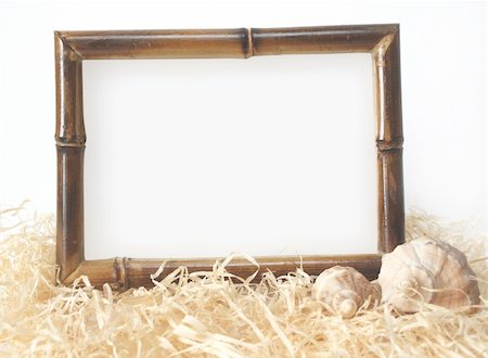 Frame from a bamboo and two shells. Object over white Photographie de stock - Aubaine LD & Abonnement, Code: 400-05079753