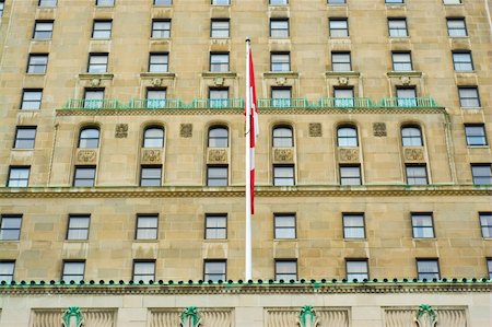 Canadian flag standing still on a beautiful neoclassical building. Stockbilder - Microstock & Abonnement, Bildnummer: 400-05070582