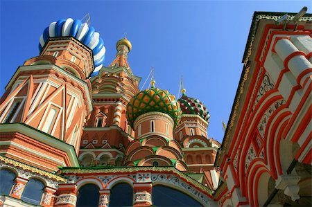 simsearch:400-05671249,k - Multi-coloured domes of bright fairy church, red brick, Moscow Photographie de stock - Aubaine LD & Abonnement, Code: 400-05070606