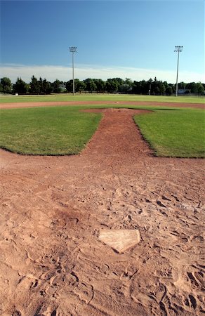 A view of a baseball diamond at dusk. Stock Photo - Budget Royalty-Free & Subscription, Code: 400-05070952