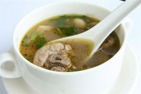 queue de boeuf - Spicy oxtail soup with vegetables in white bowl Photographie de stock - Aubaine LD & Abonnement, Code: 400-05071459