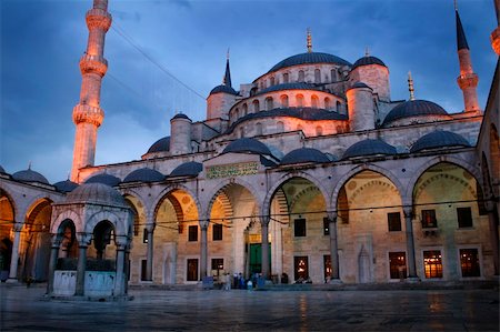 Blue mosque in Istanbul by night Photographie de stock - Aubaine LD & Abonnement, Code: 400-05071820