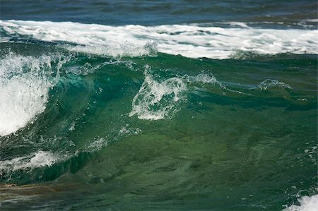 simsearch:400-03945337,k - Crashing Wave on the Na Pali Coast, Kauai Photographie de stock - Aubaine LD & Abonnement, Code: 400-05072585