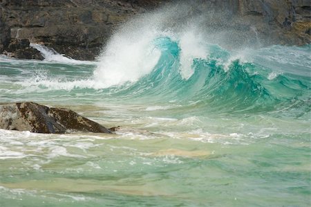 simsearch:400-03945337,k - Crashing Wave on the Na Pali Coast, Kauai Photographie de stock - Aubaine LD & Abonnement, Code: 400-05072590