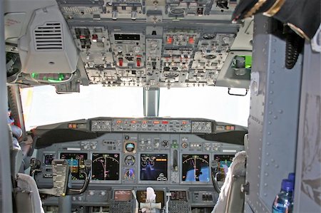 dbvirago (artist) - Cockpit in modern airliner Fotografie stock - Microstock e Abbonamento, Codice: 400-05072614