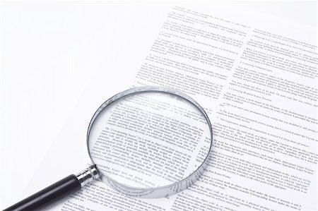 Close up on a legal contract with a magnifying glass Stockbilder - Microstock & Abonnement, Bildnummer: 400-05072619