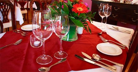 fine dining plate presentation - a romantic setting for a lovely meal out Foto de stock - Super Valor sin royalties y Suscripción, Código: 400-05073858