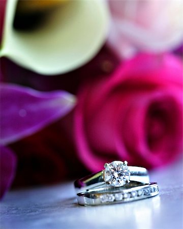 Détails du mariage.  Les fleurs, les anneaux et les robes. Photographie de stock - Aubaine LD & Abonnement, Code: 400-05086362