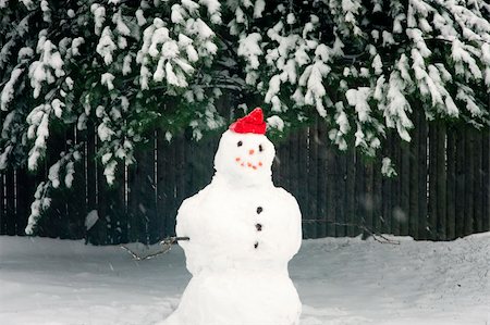 surpasspro (artist) - Snowman with Red Hat During Snow Storm Photographie de stock - Aubaine LD & Abonnement, Code: 400-05086473