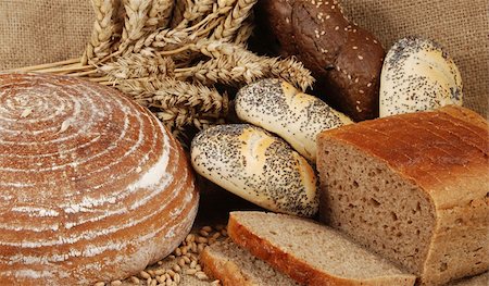 simsearch:640-01354973,k - Various fresh baked goods with wheat grain and bundle Foto de stock - Royalty-Free Super Valor e Assinatura, Número: 400-05087574