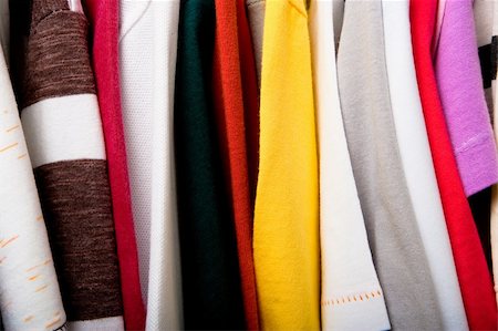 dresses closet - Multi colored shirts on hangers. Photographie de stock - Aubaine LD & Abonnement, Code: 400-05087615
