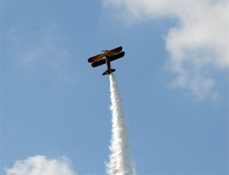 Old fashioned biplane soaring into the clouds Foto de stock - Royalty-Free Super Valor e Assinatura, Número: 400-05088881