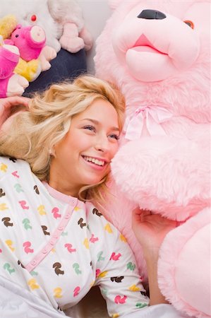 simsearch:400-04316737,k - A young girl lying in bed. Stock Photo - Budget Royalty-Free & Subscription, Code: 400-05089391